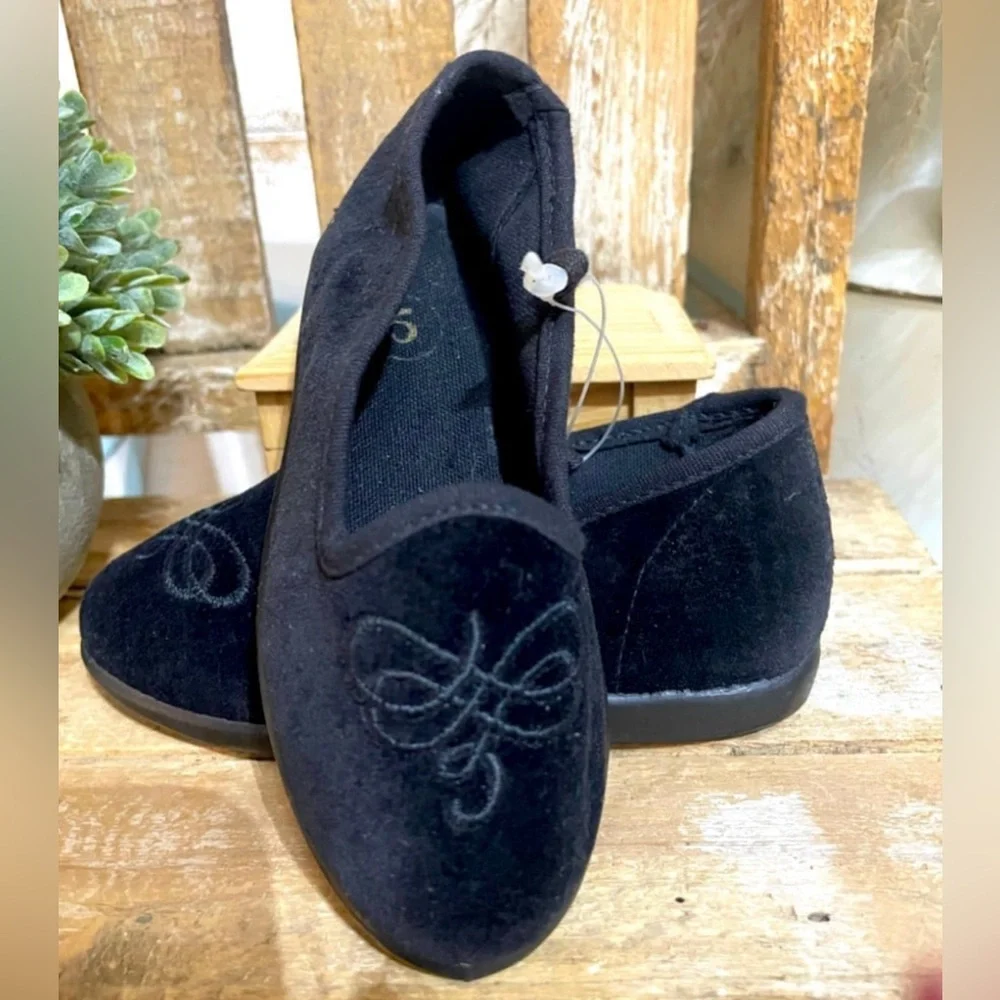 Velvet Black  Flats Slip On Loafers Embroidered Pointed Toe Doll Shoes Sz 5  NEW
